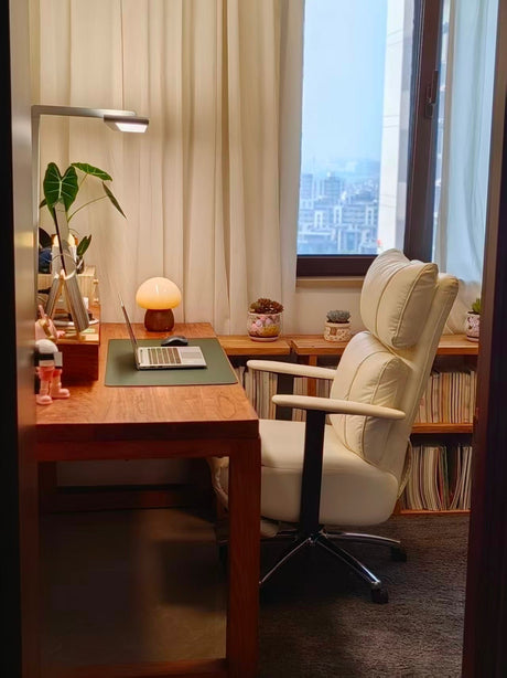 How Lighting Shapes the Way You Work (and Why Most Setups Feel Off)