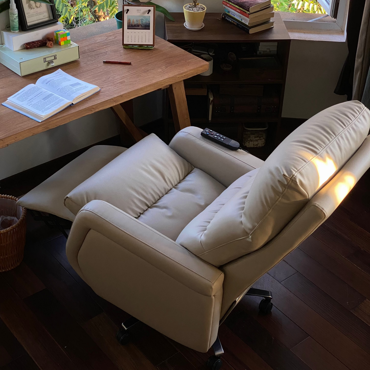 M63 Powered Office Chair